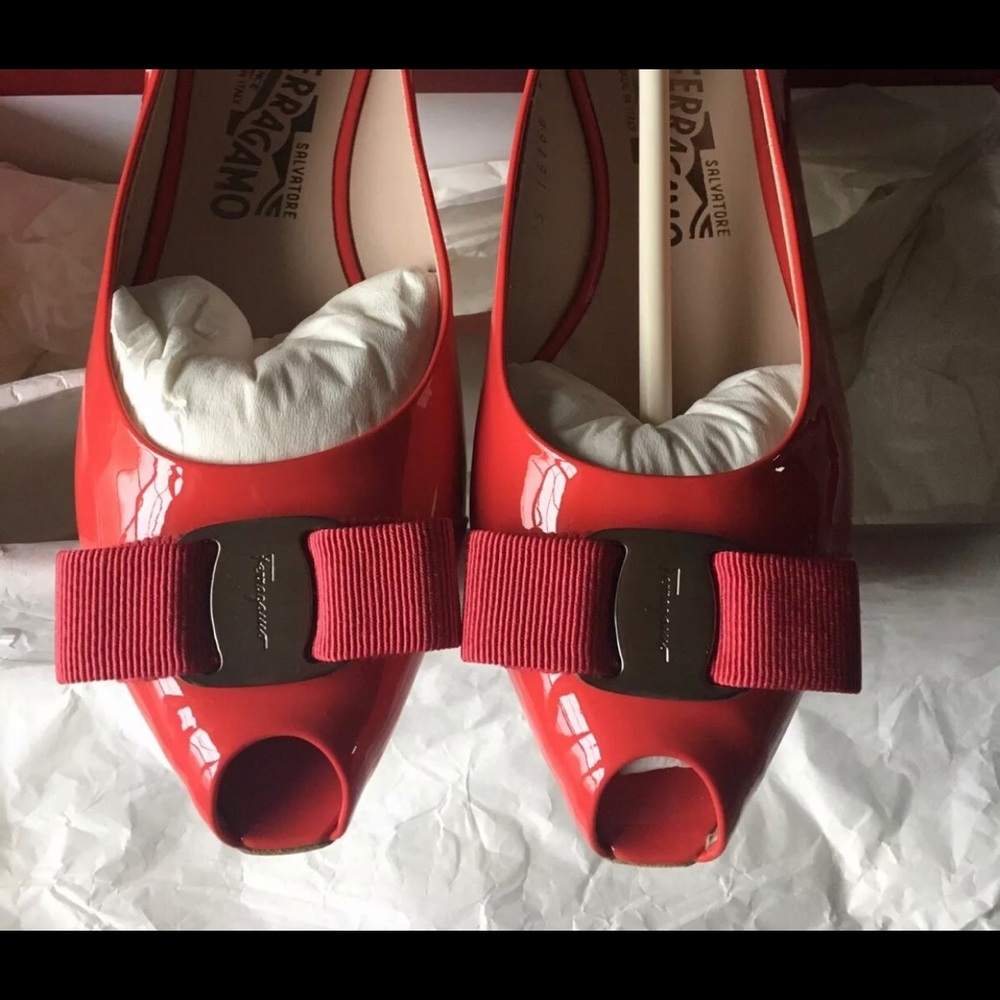 Salvatore Ferragamo womens shoe